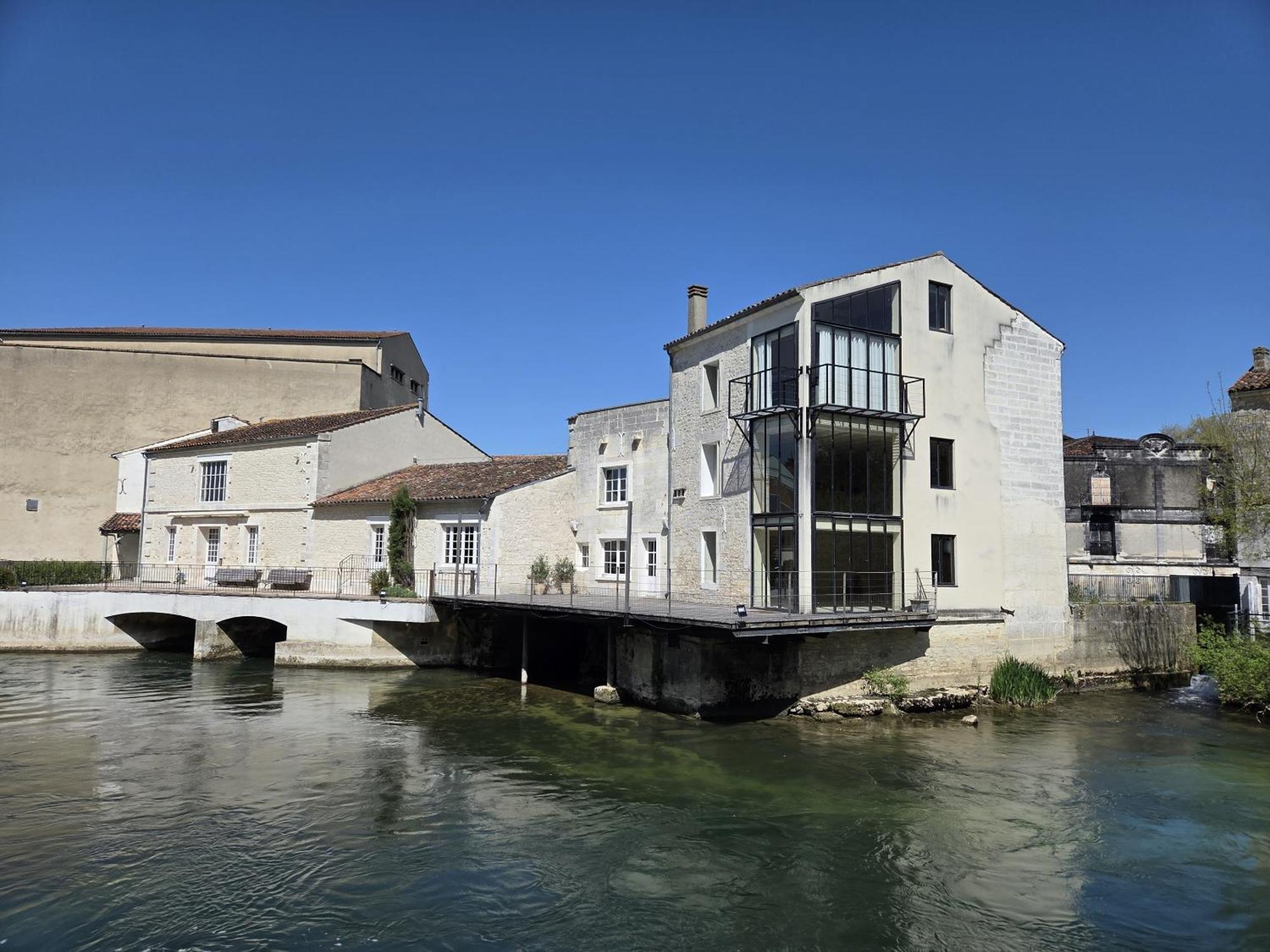 Quai 3 Loft Moderne Et Lumineux Les Pieds Dans L'Eau Lejlighed Jarnac Eksteriør billede