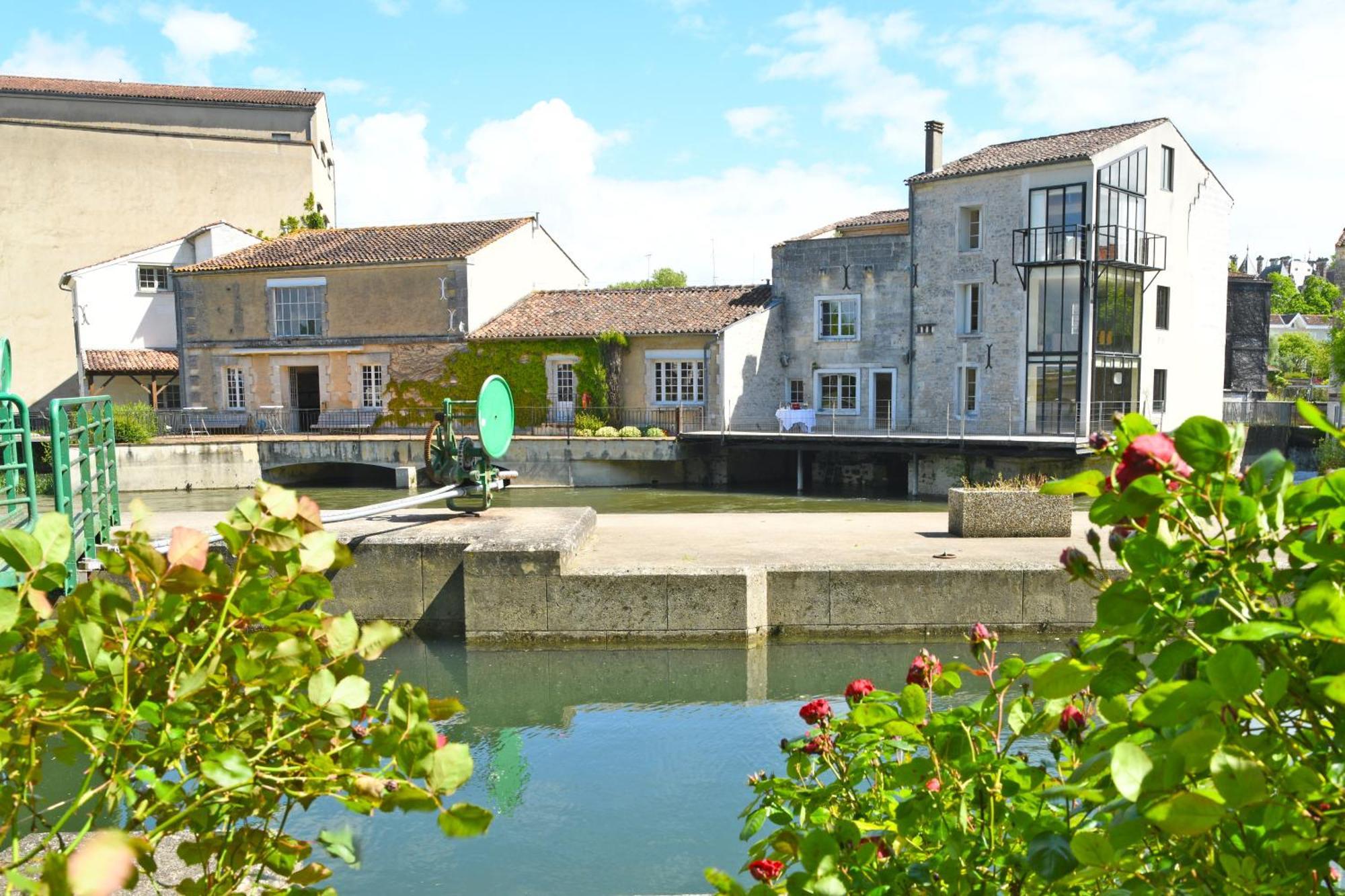 Quai 3 Loft Moderne Et Lumineux Les Pieds Dans L'Eau Lejlighed Jarnac Eksteriør billede